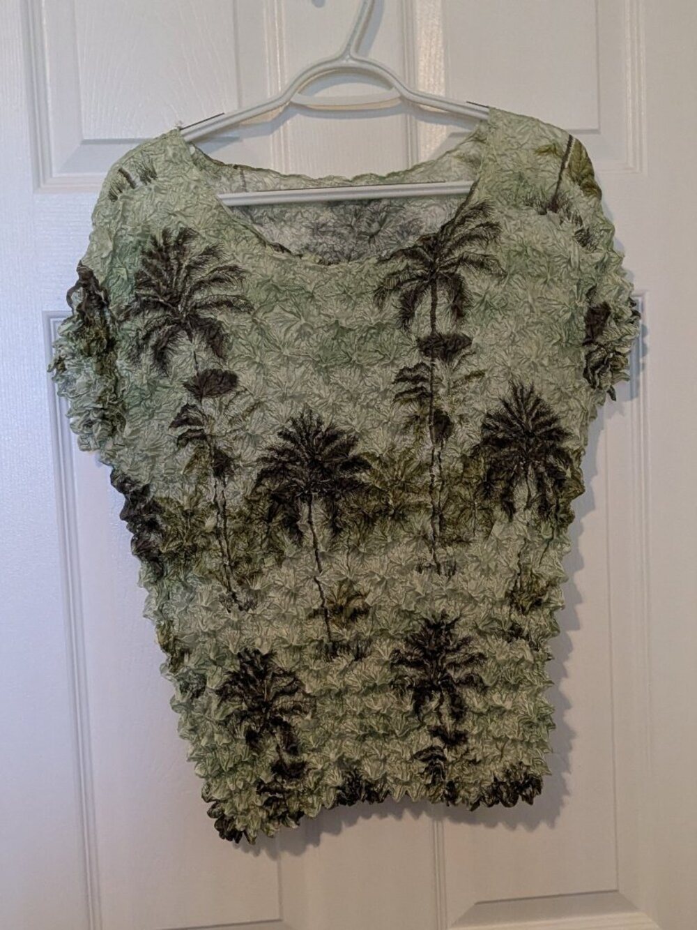 Vintage popcorn top with palm trees